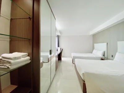 Deluxe-Twinzimmer mit Fenster — Nicecy Ben Thanh Hotel